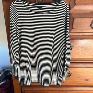Talbots Women’s Black And Cream Striped Tunic Top Size Large NWOT